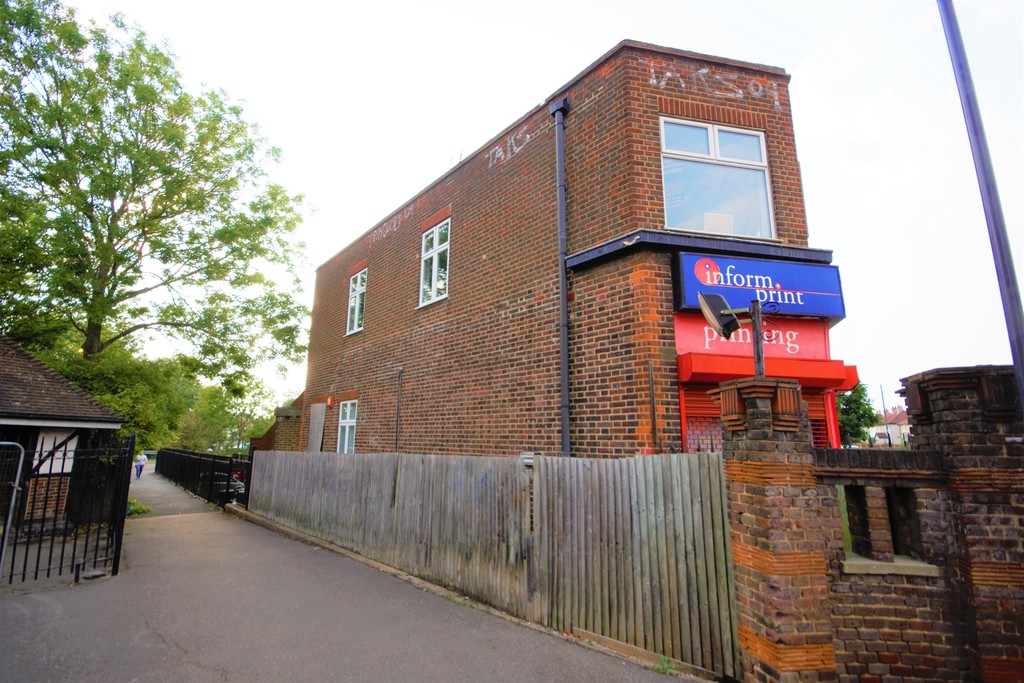 Property in Broadwalk, Pinner Road, Harrow, Middlesex, HA2 6ED