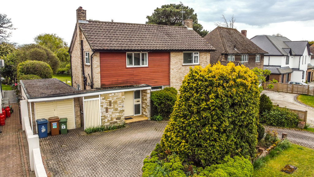 Property in Clonard Way, Hatch End, Pinner, Middlesex, HA5 4BU