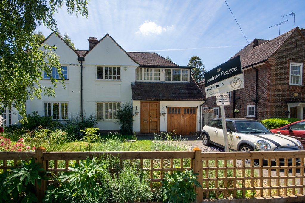 Property in Evelyn Drive, Pinner, Middlesex, HA5 4RL