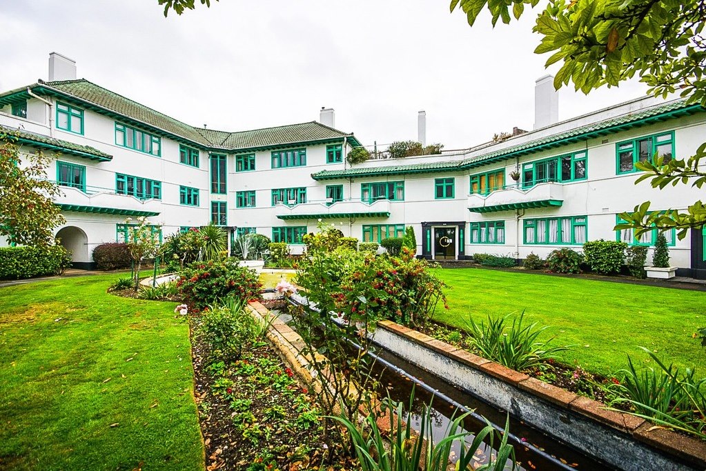 Property in Elm Park Court , Elm Park Road , Pinner, Middlesex, HA5 3LJ