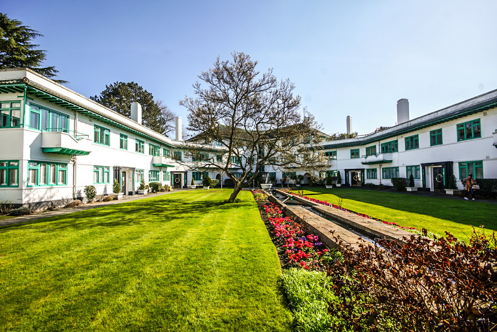 Property in Elm Park Court , Elm Park Road , Pinner, Middlesex, HA5 3LJ