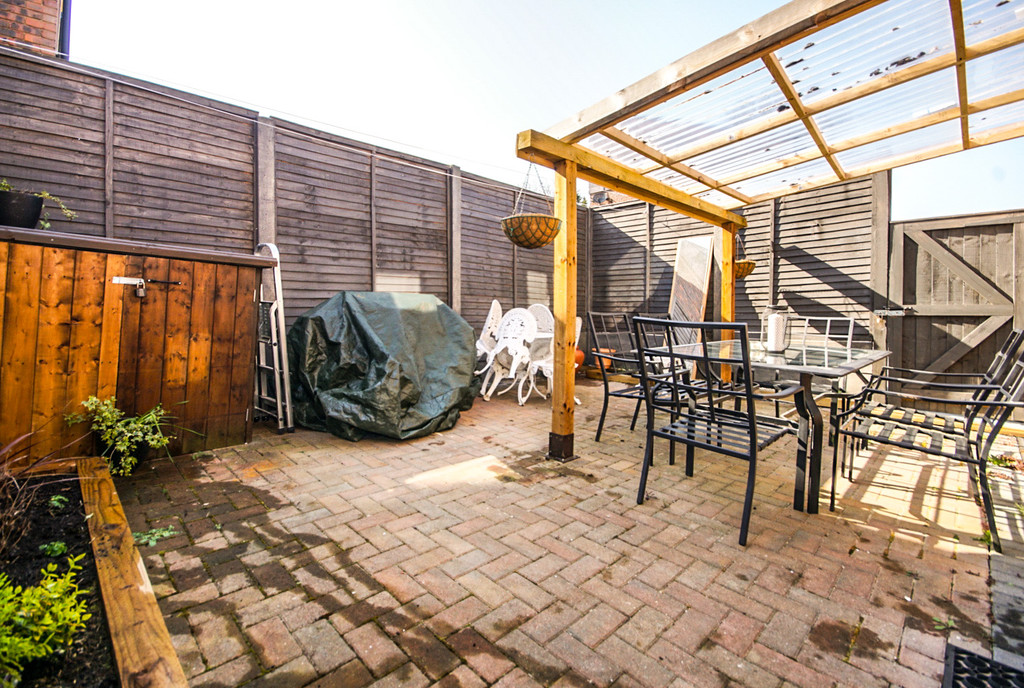 Property in Jubilee Close, Pinner, Middlesex, HA5 3TB