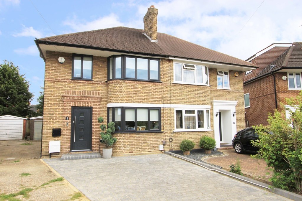 Property in St James Close, Ruislip, HA4 9EQ