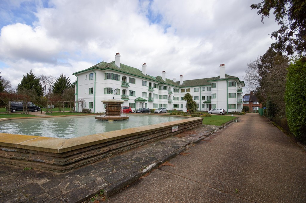 Property in Pinner Court, Pinner Road , Pinner, Middlesex, HA5 5RJ