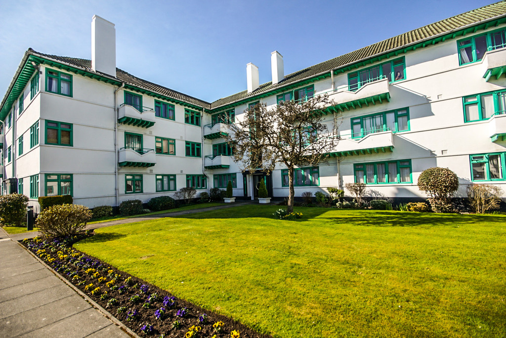 Property in Elm Park Court , Elm Park Road, Pinner, HA5 3LL