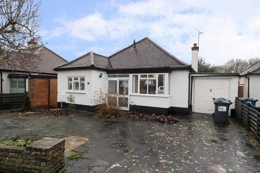 Property in Downs Avenue, Pinner, HA5 5AQ