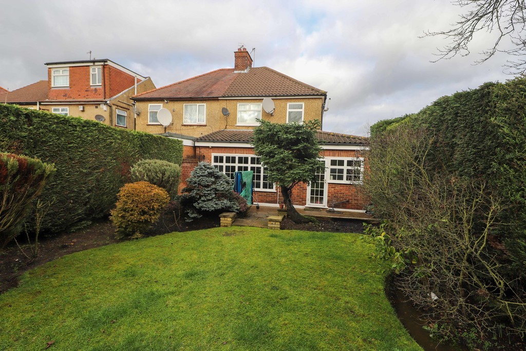 Property in Shaftesbury Avenue, Harrow, HA2 0PL