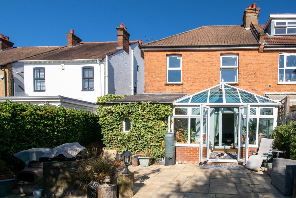 Property in Pinner Road, Northwood, HA6 1DB