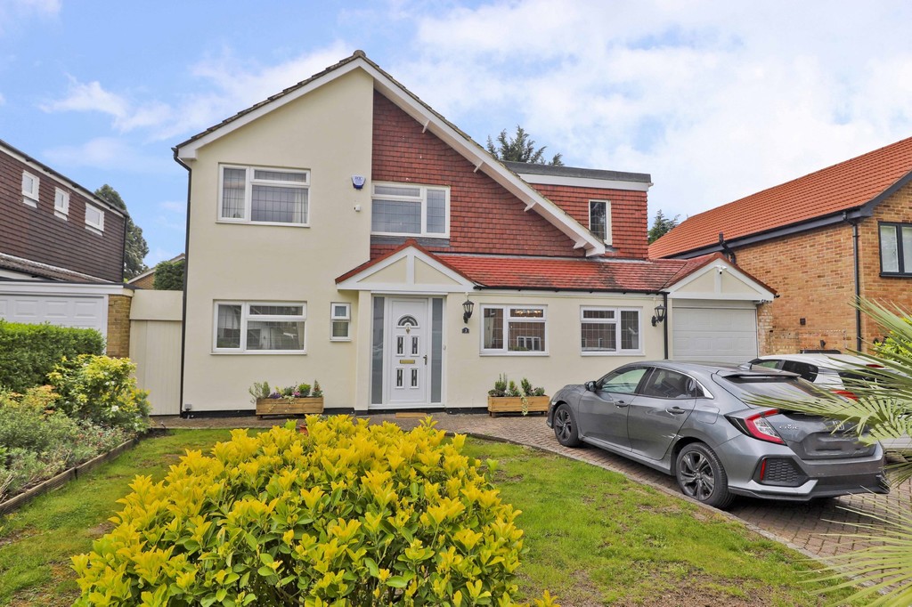 Property in Meadway Close, Pinner, HA5 4AZ
