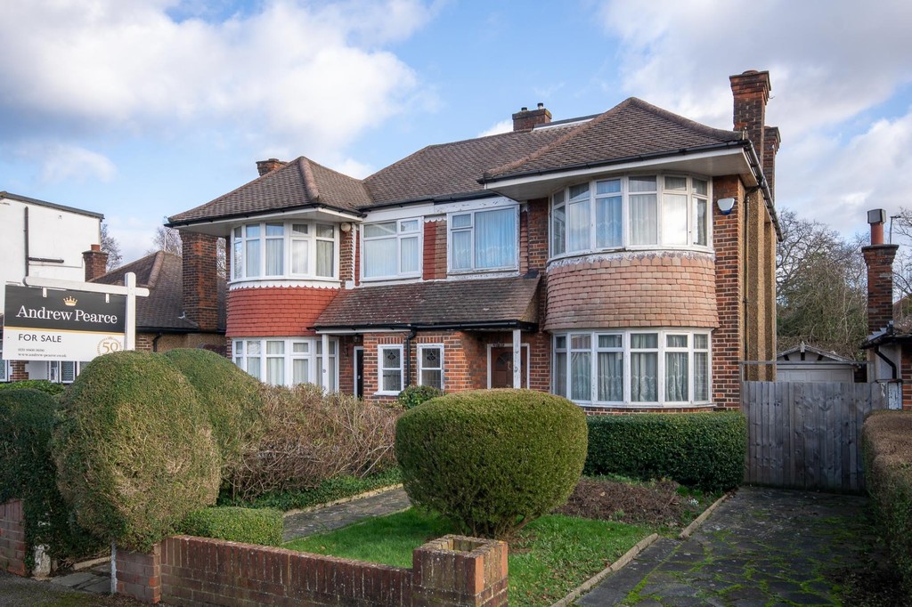 Property in Rushdene Road, Pinner, HA5 1SW