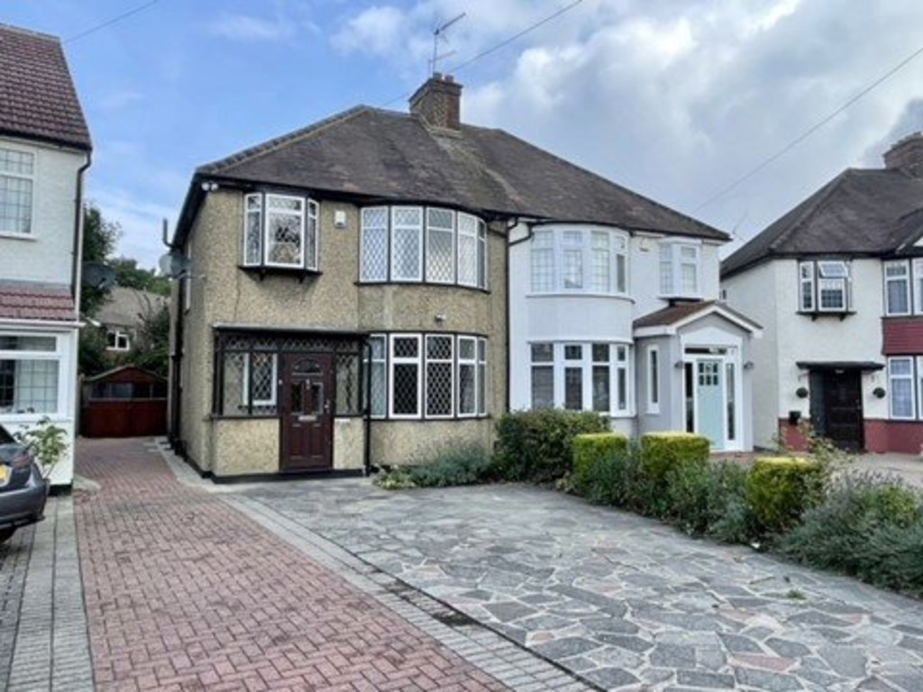 Property in Grove Road, Pinner, HA5 5HW