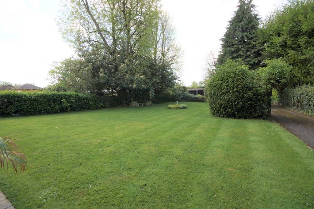 Property in The Avenue, Hatch End, Pinner, Middlesex, HA5 4HJ