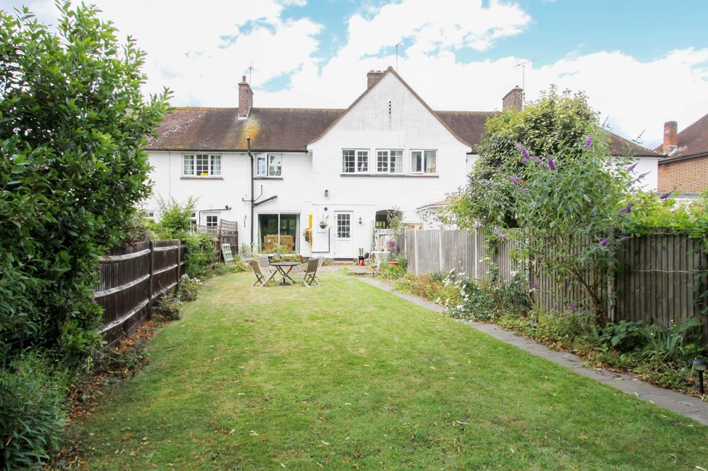 Property in Latimer Gardens, Pinner, HA5 3RA