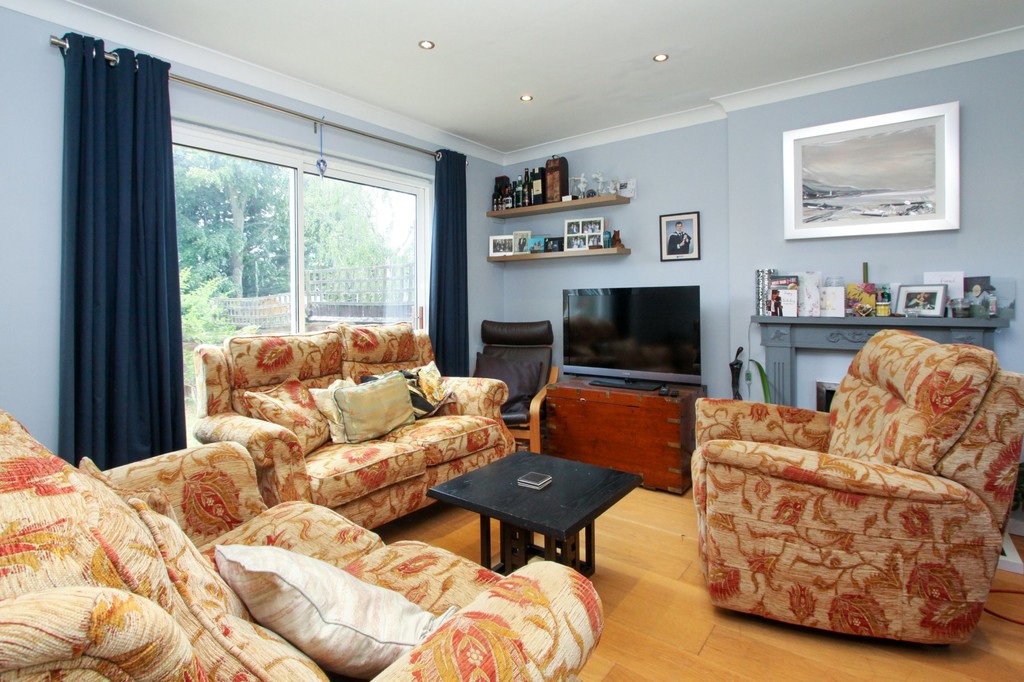 Property in Latimer Gardens, Pinner, HA5 3RA