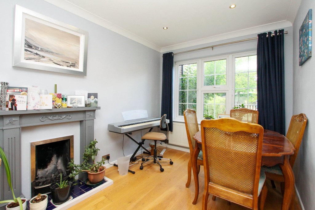 Property in Latimer Gardens, Pinner, HA5 3RA