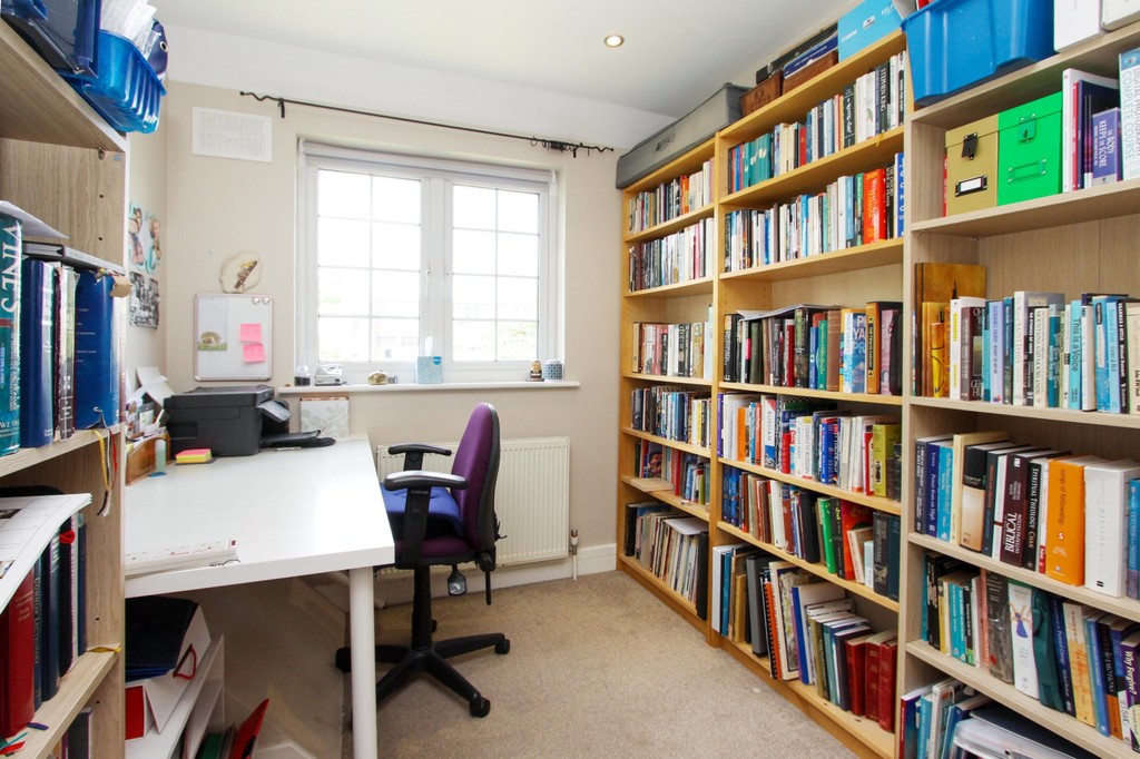 Property in Latimer Gardens, Pinner, HA5 3RA