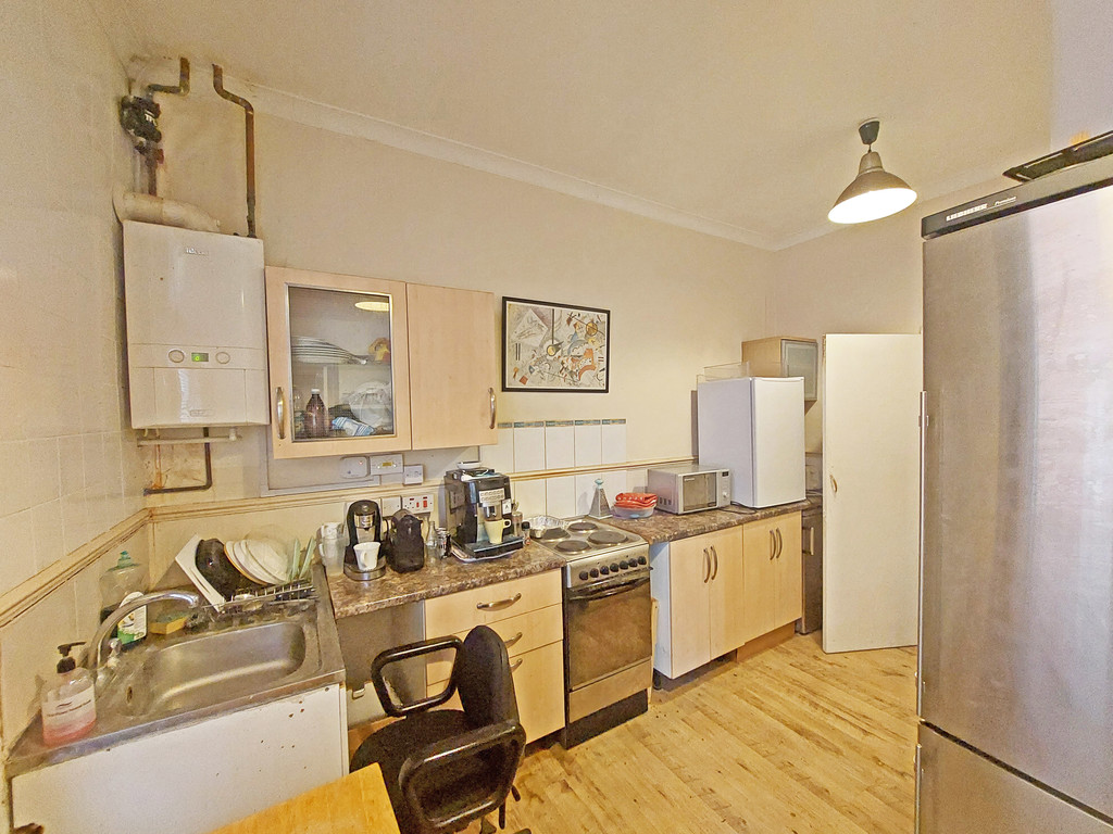 Property in Whitehall Road, Harrow, HA1 3AL