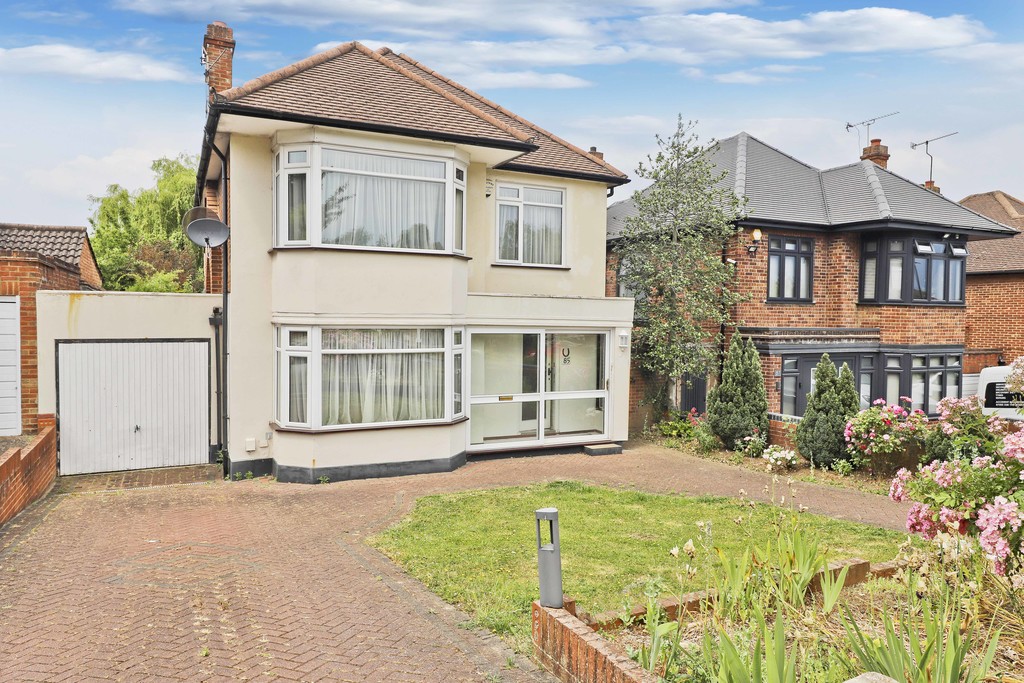 Property in Sudbury Court Drive, Harrow, HA1 3SS