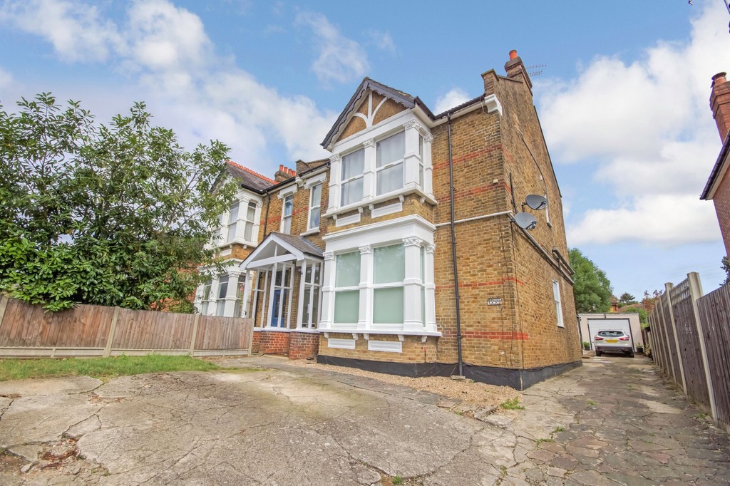 Property in Pinner Road, Pinner, HA5 5QY
