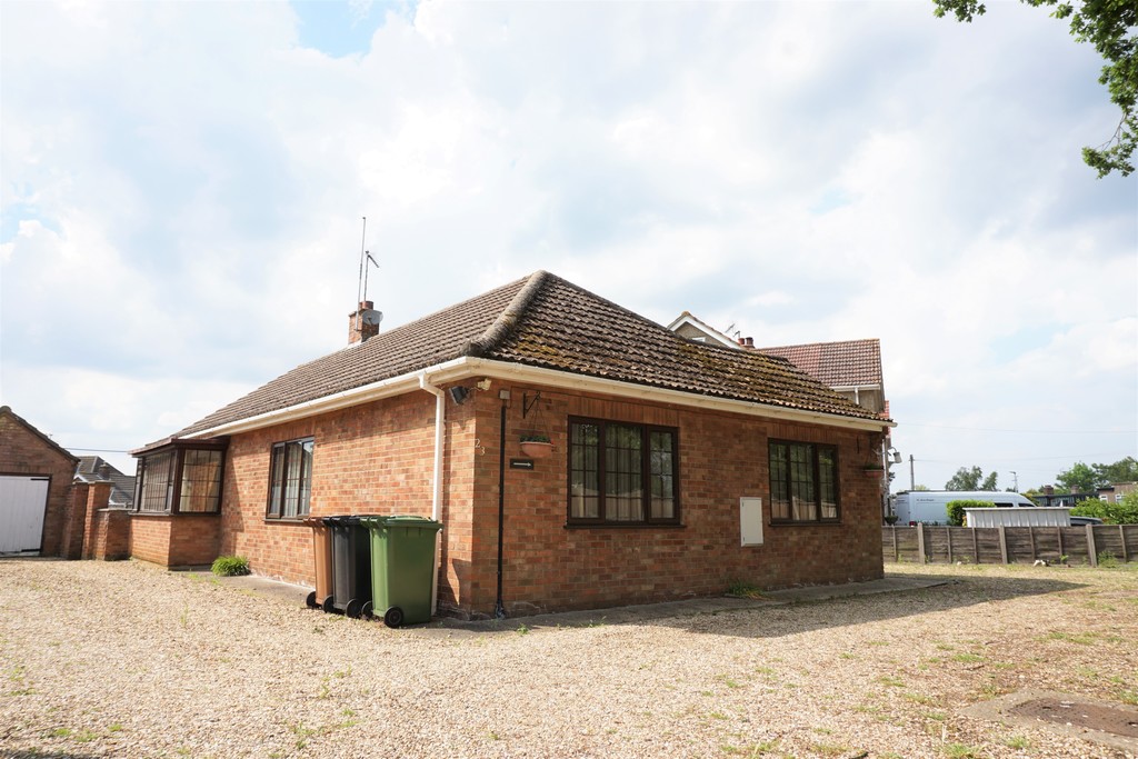 Property in South Wootton Lane, King's Lynn, PE30