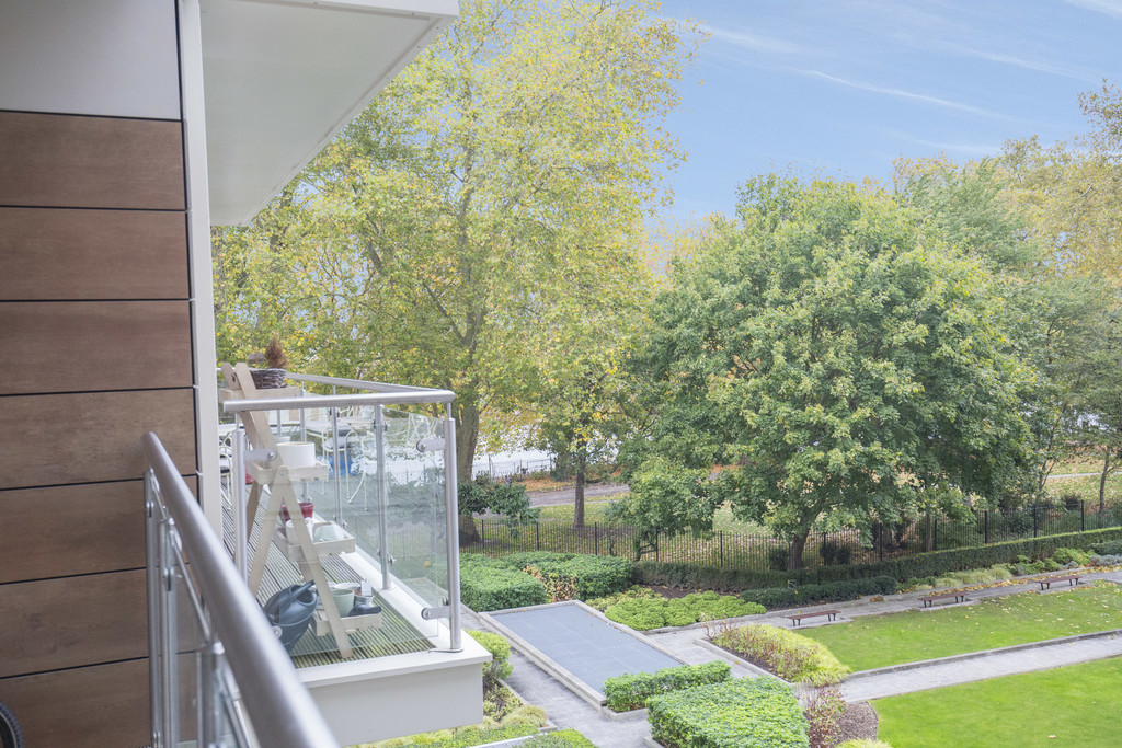 Property in Kington Riverside, Kingston Upon Thames, KT2