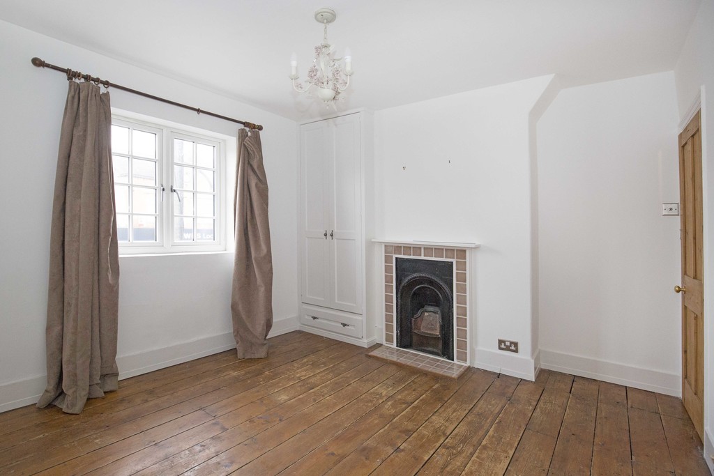 Property in Hawks Road, Kingston Upon Thames, KT1