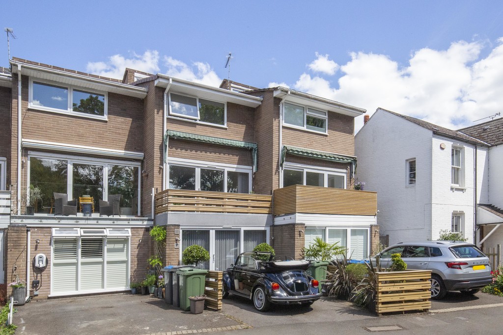 Property in Lower Ham Road, Kingston Upon Thames, KT2