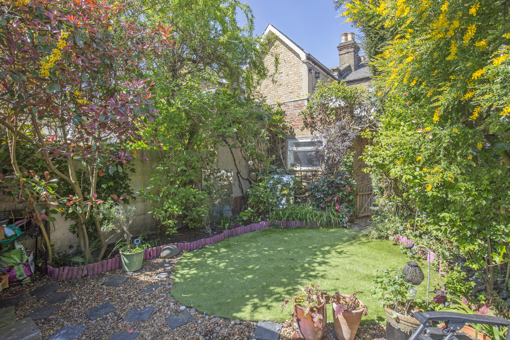 Property in Elm Road, Kingston Upon Thames, KT2