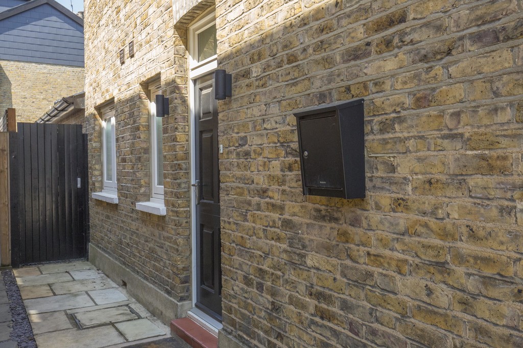 Property in Willoughby Road, Kingston Upon Thames, KT2