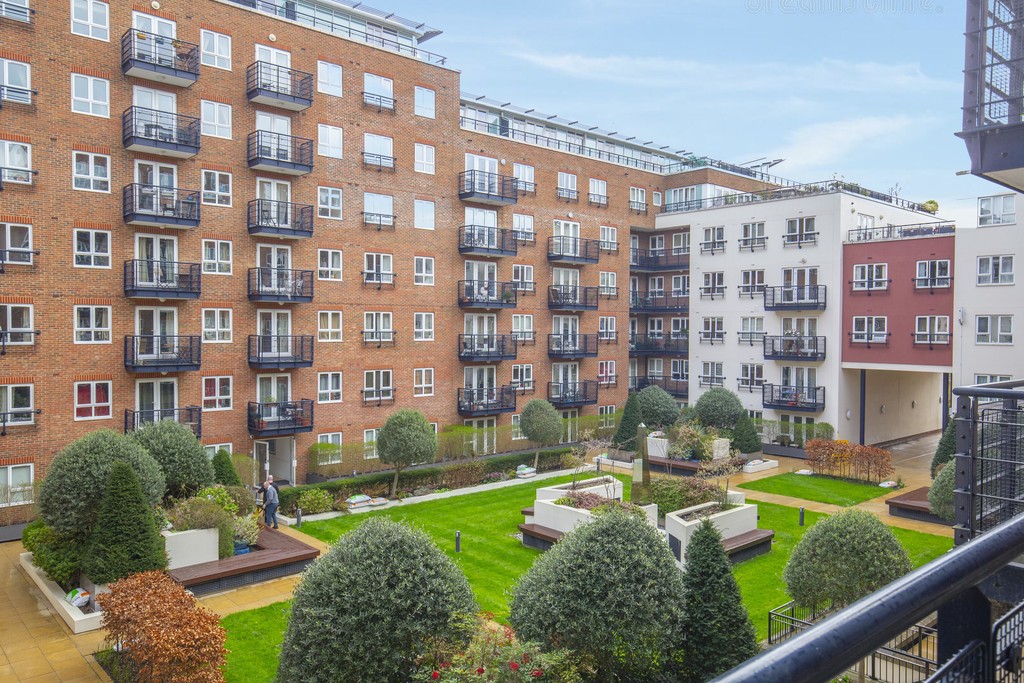 Property in Royal Quarter, Kingston Upon Thames, KT2