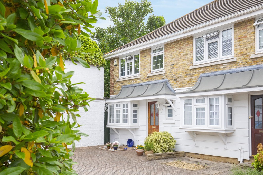 Stack & Bonner Estate agents based in Kingston Upon Thames Home