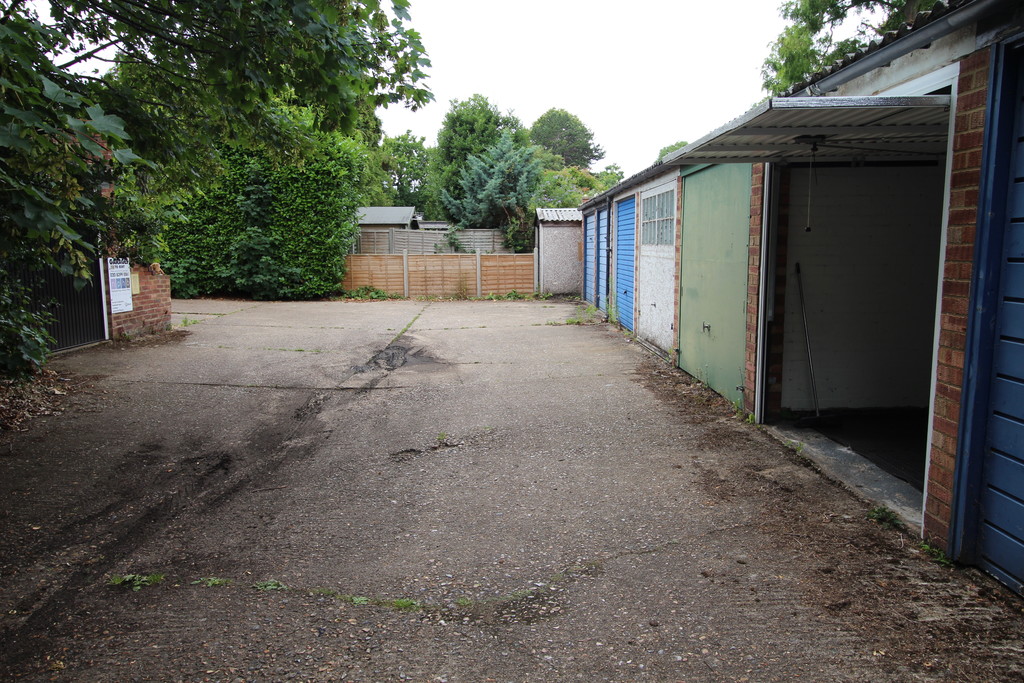 Property in Lovelace Road, Surbiton, KT6