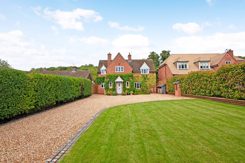 Property in Shipston Road, Alderminster