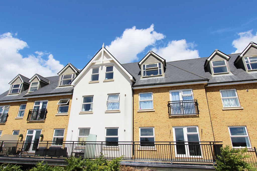 Property in Tanners Close, Crayford, DA1