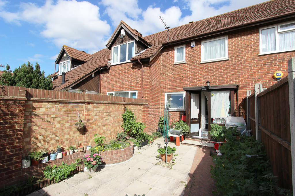 Property in Knights Manor Way, Dartford, DA1