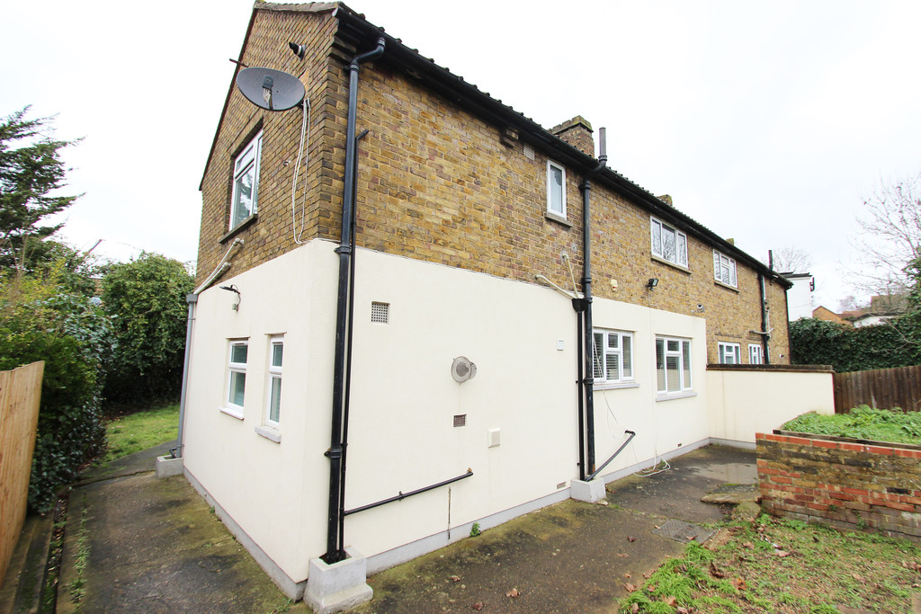 Property in St Vincents Villas, Temple Hill, Dartford, DA1