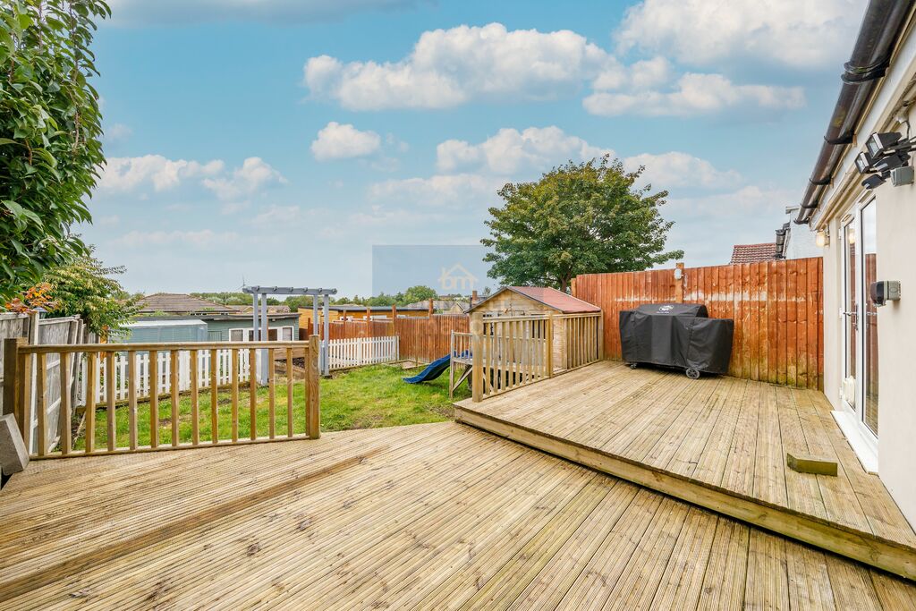 Property in Elstree Gardens, Belvedere, Kent