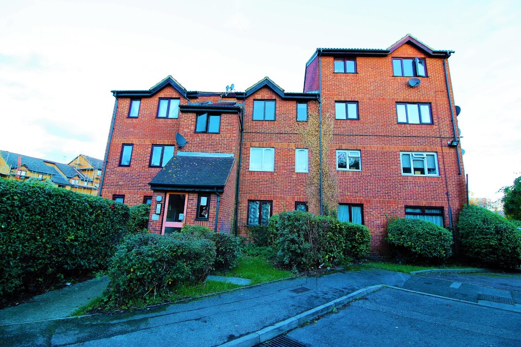 Property in Porter Close, West Thurrock, Grays, Essex, RM20 4AS