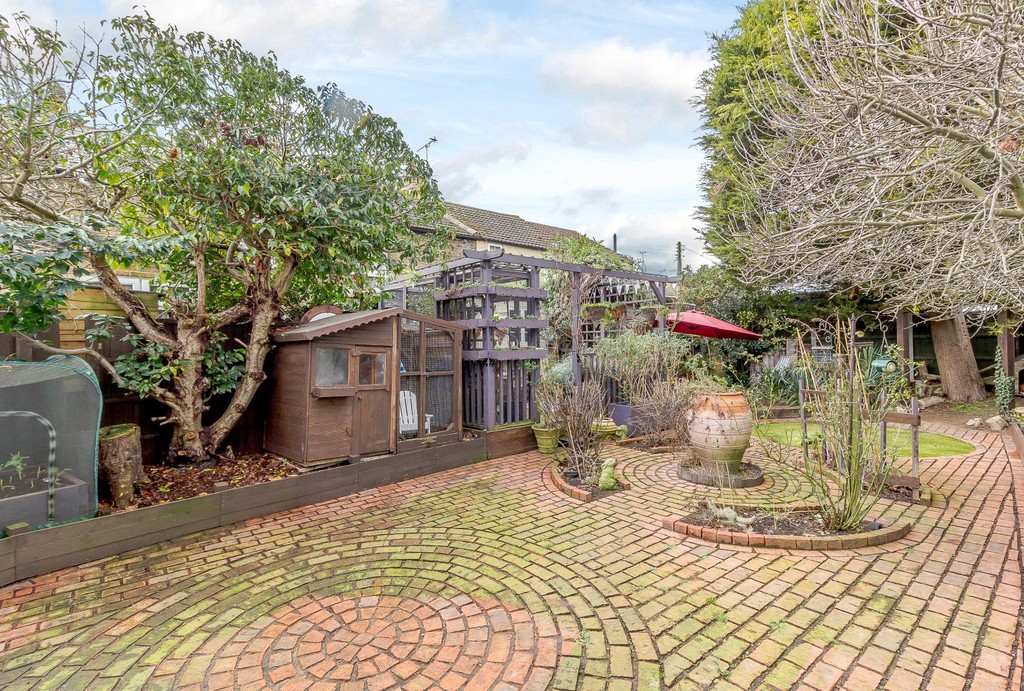 Property in Princess Margaret Road, East Tilbury Village, Essex, RM18 8PU