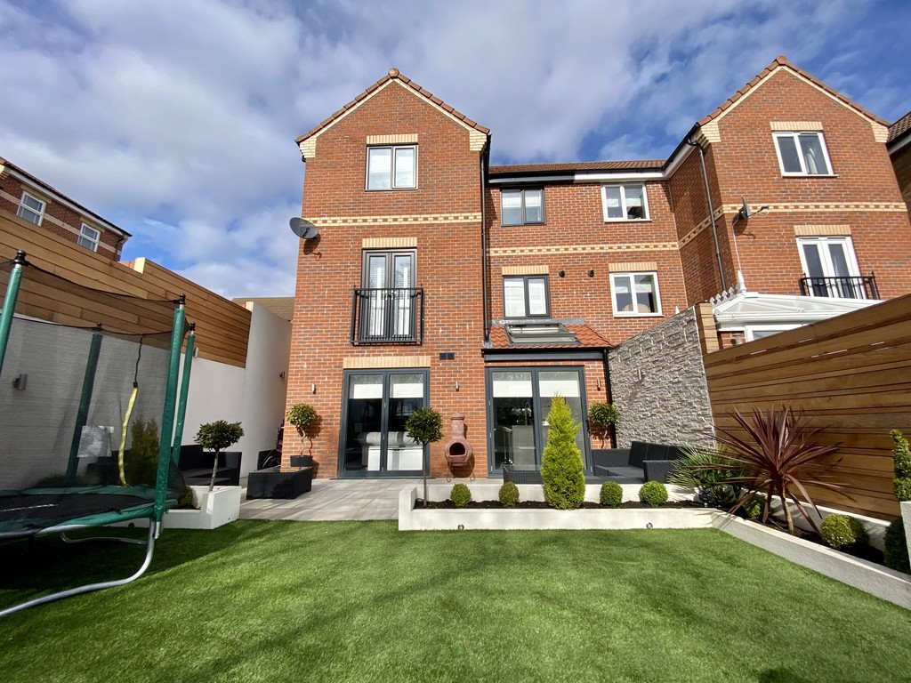 Property in Roebuck Ridge, Jump, Barnsley, S74 0LJ