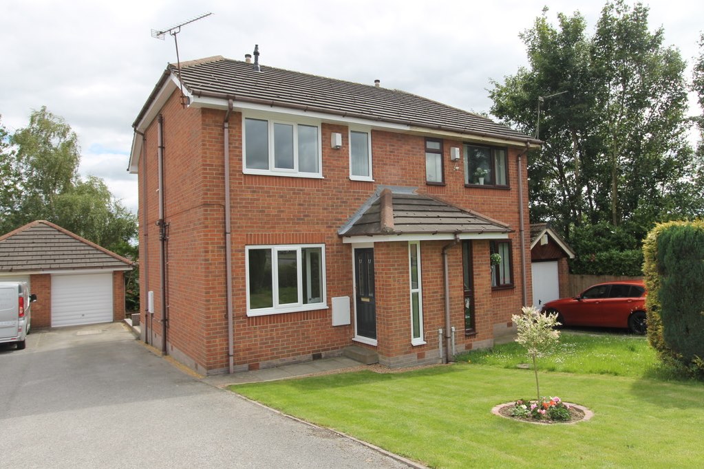 Property in Wareham Grove, Dodworth, Barnsley, S75 3LU