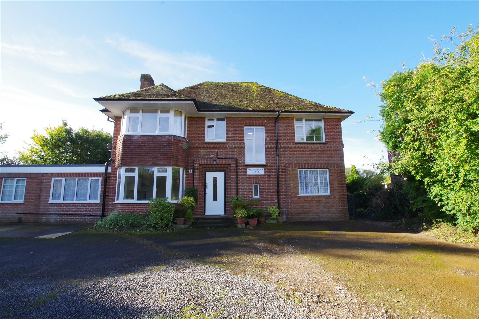 Property in Marlborough Rd, Swindon