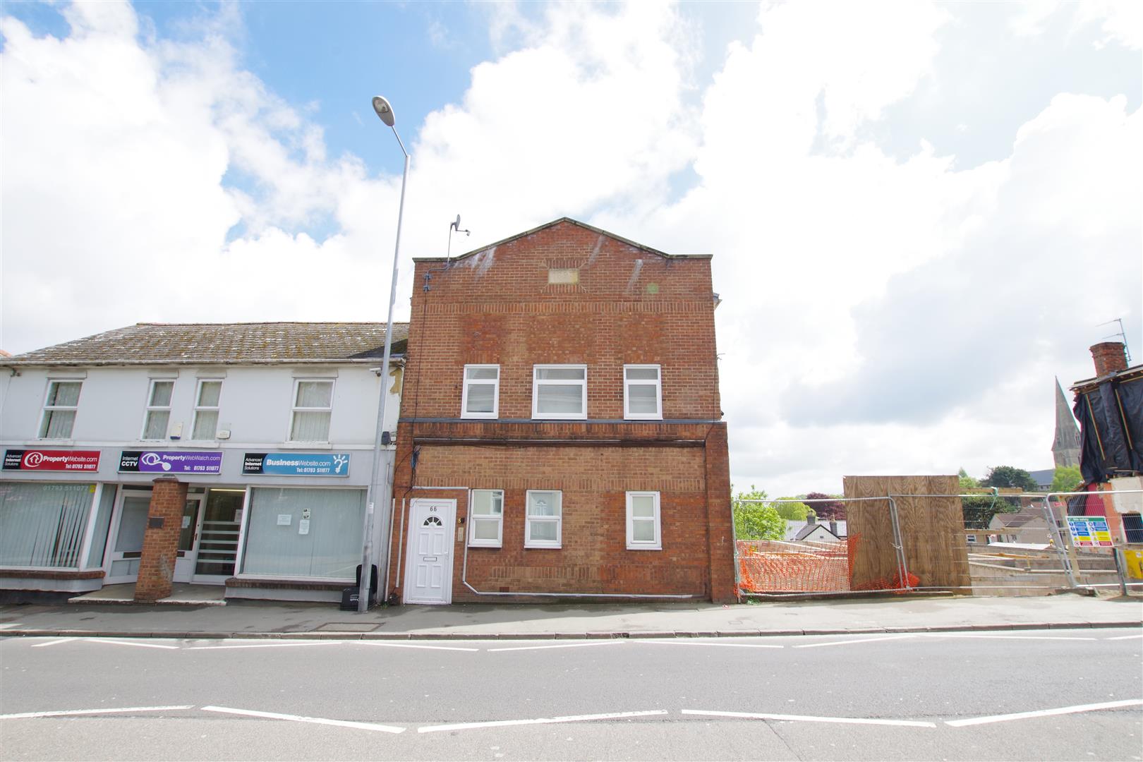 Property in Victoria Rd, Swindon