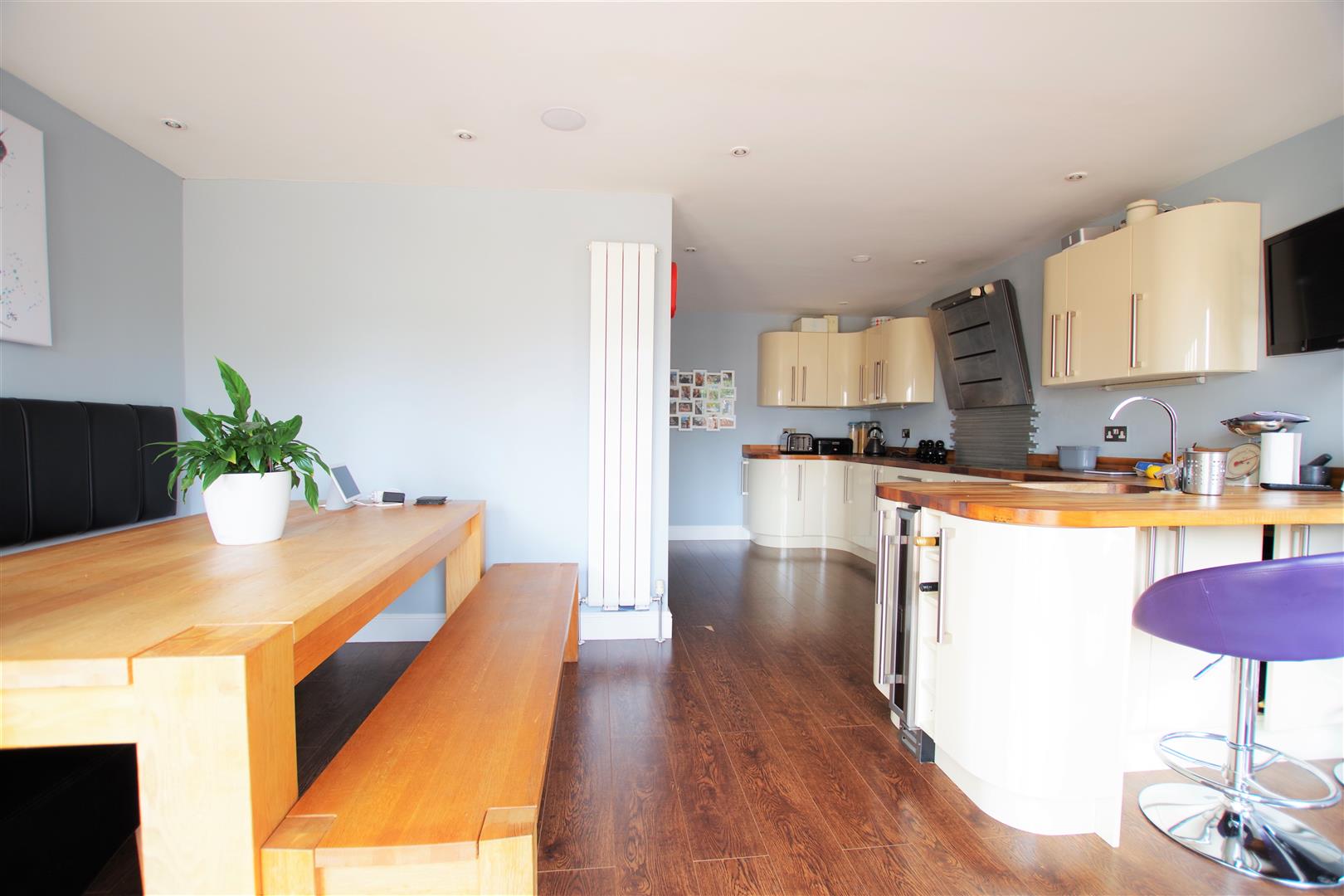 Property in Leamington Grove, Swindon