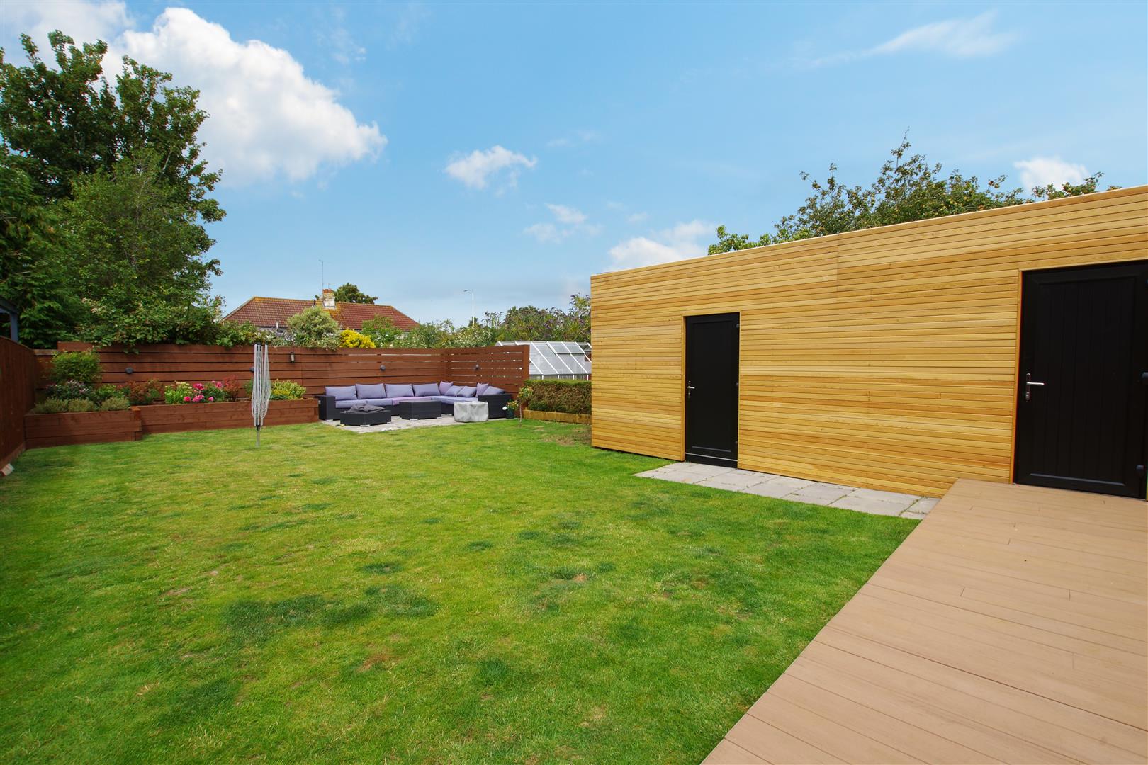 Property in Leamington Grove, Swindon