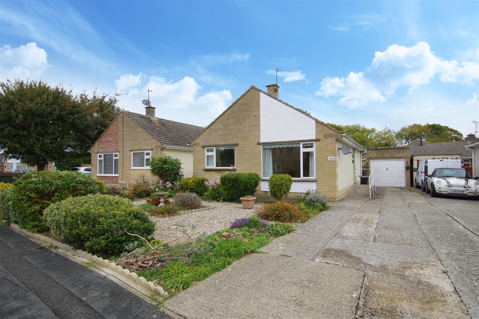 Property in Severn Avenue, Swindon