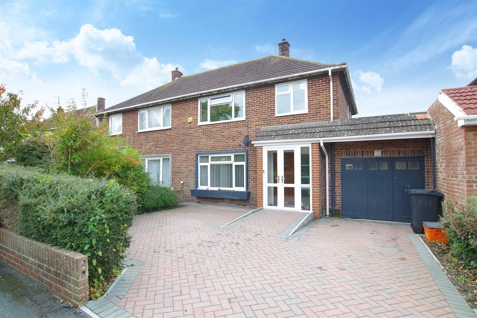 Property in Queens Drive, Swindon