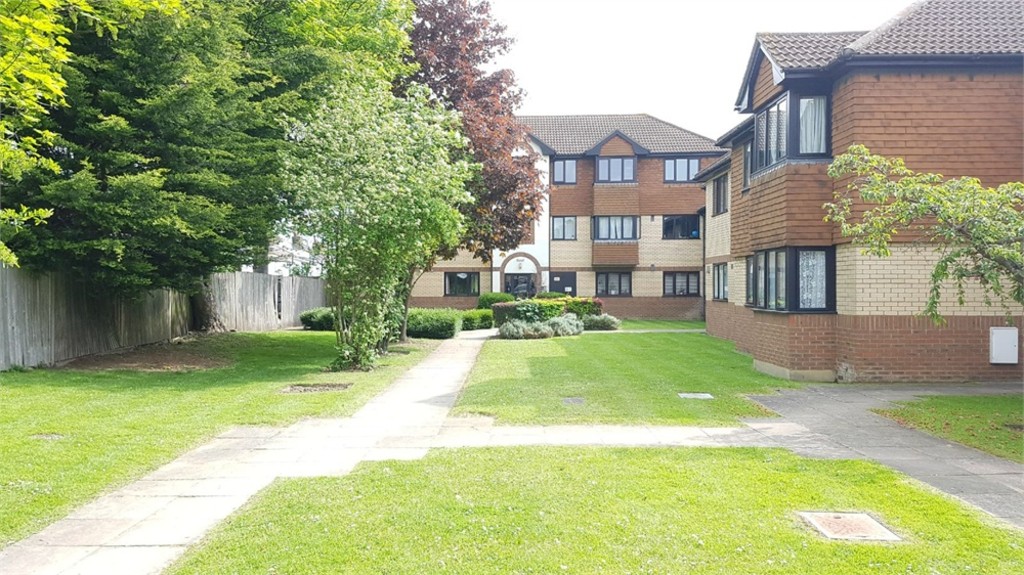 Property in Nutfield Close, CARSHALTON, Surrey, SM5 2RQ