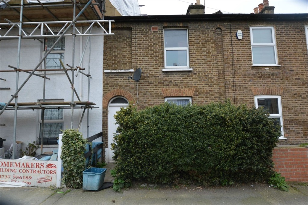Property in Oval Road, Croydon, CR0 6BS