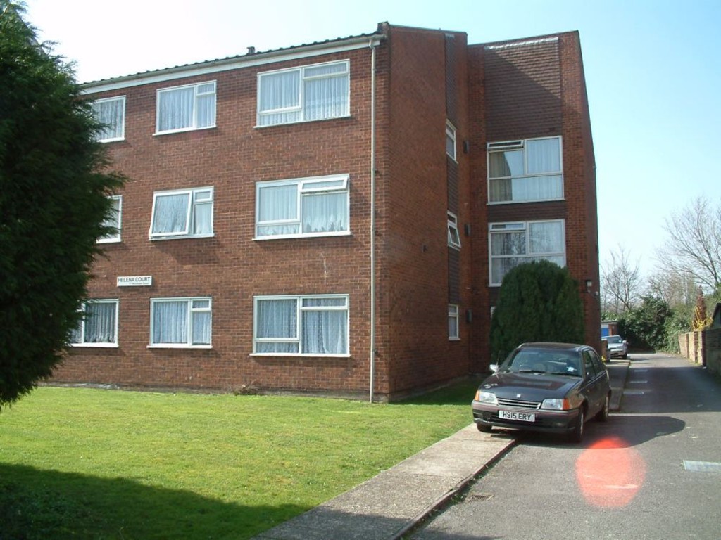 Property in Woodside Green, Woodside, SE25 5HT